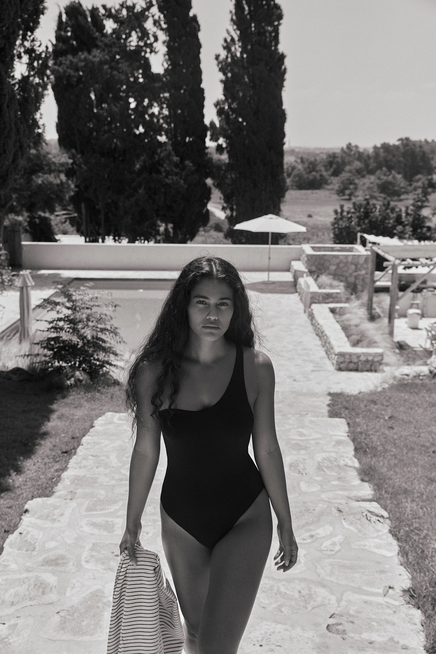 בגד ים שלם שחור וואן שולדר KATE - Image 2