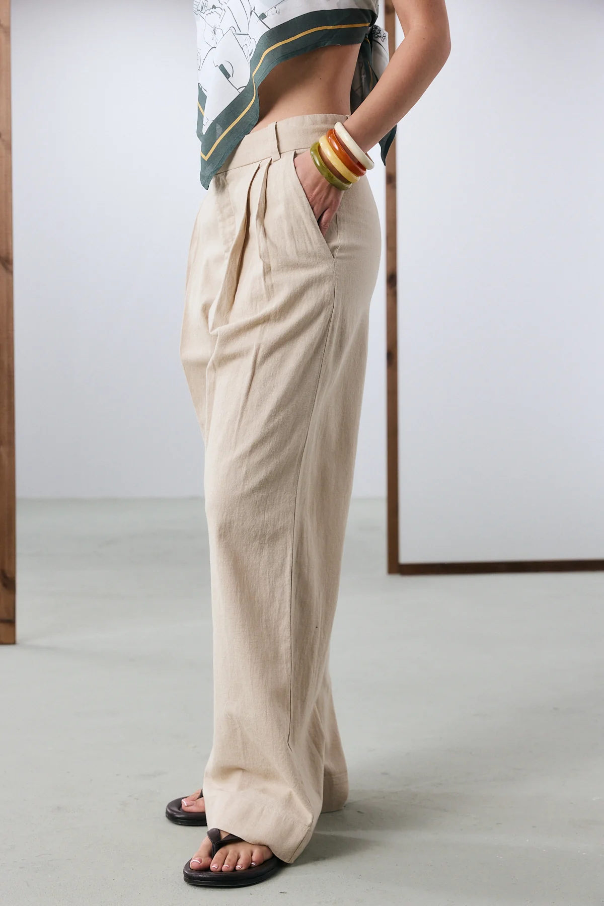 מכנסיים ארוכים רחבים בז - SORRENTO - Image 2