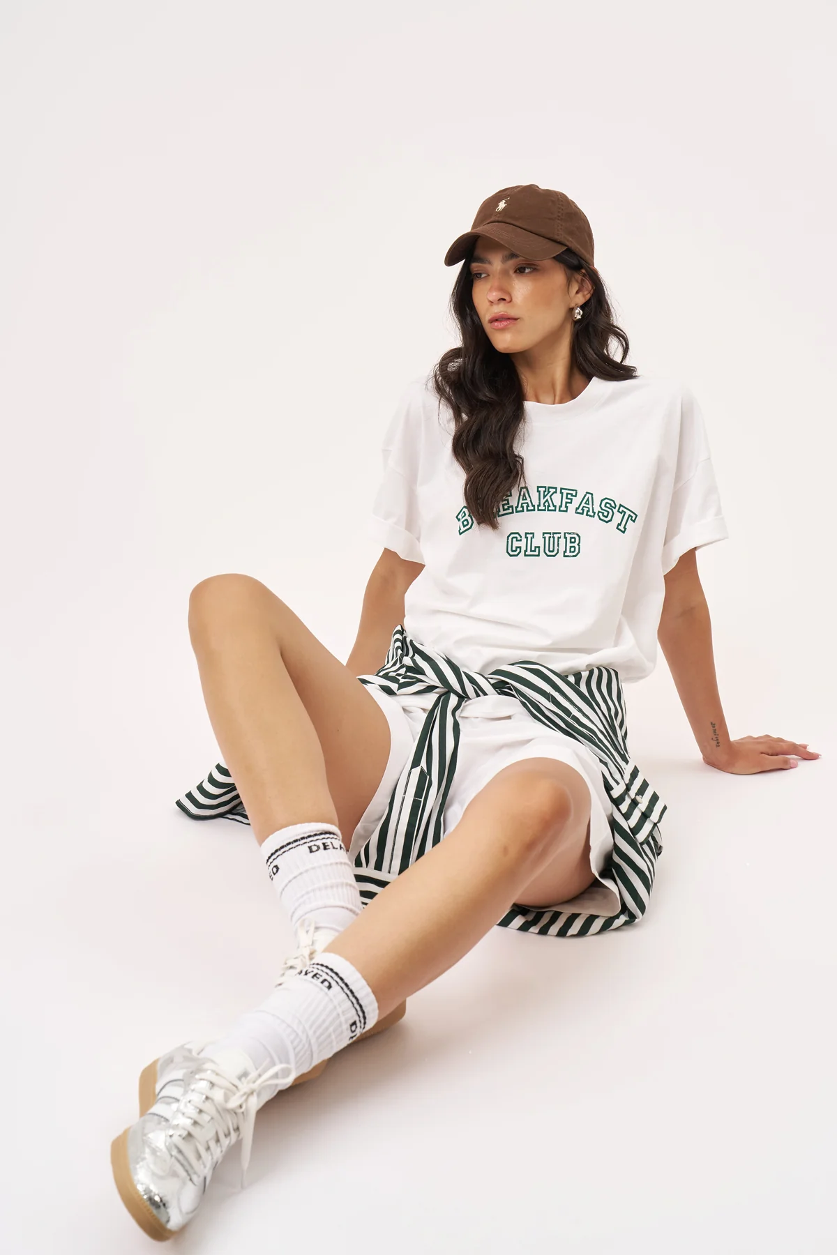 חולצת אוברסייז לבנה BREAKFAST CLUB - Image 3